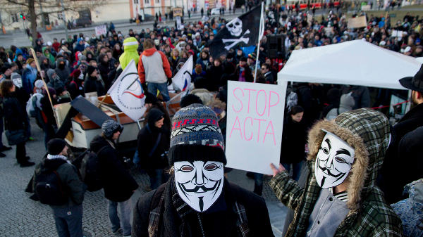 Piráti pochodují proti mezinárodní smlouvě ACTA