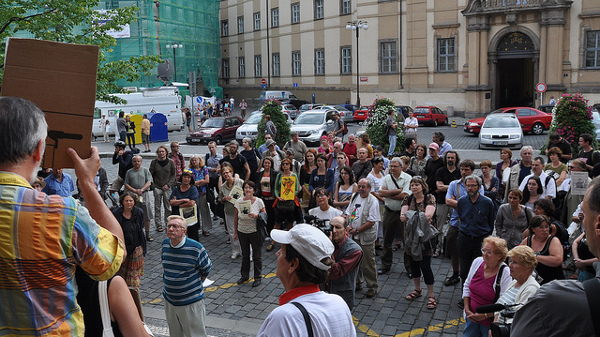 Demonstrace proti řediteli odboru památkové péče pražského Magistrátu Kněžínkovi